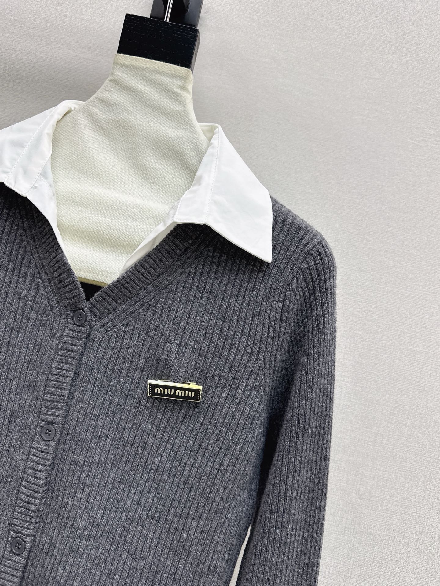 Latest spliced faux two-piece knitwear
