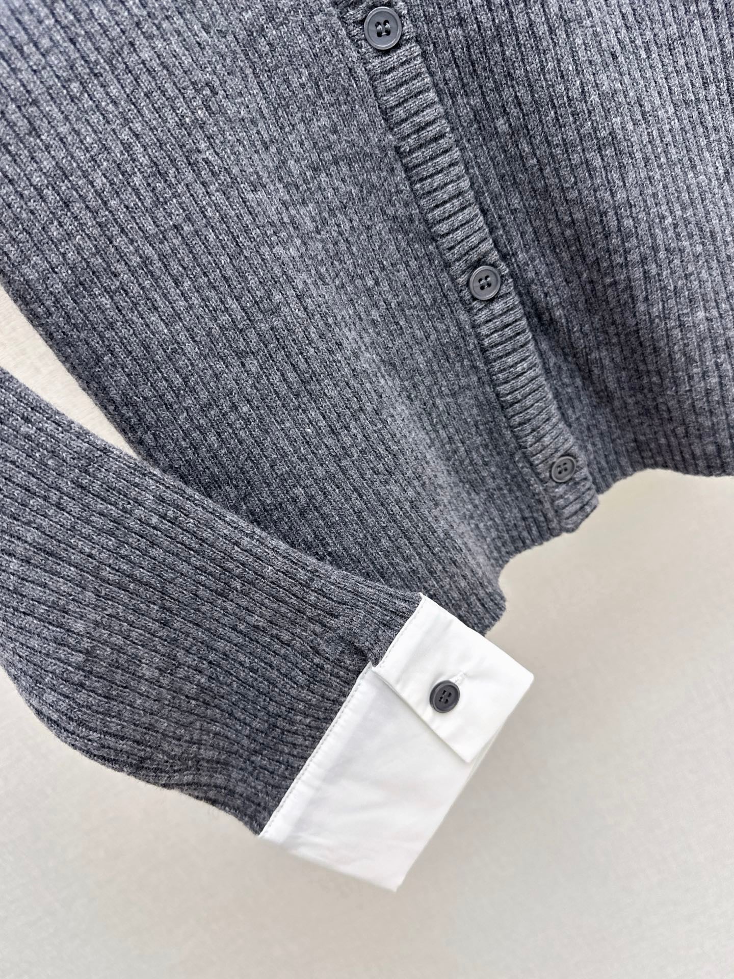 Latest spliced faux two-piece knitwear