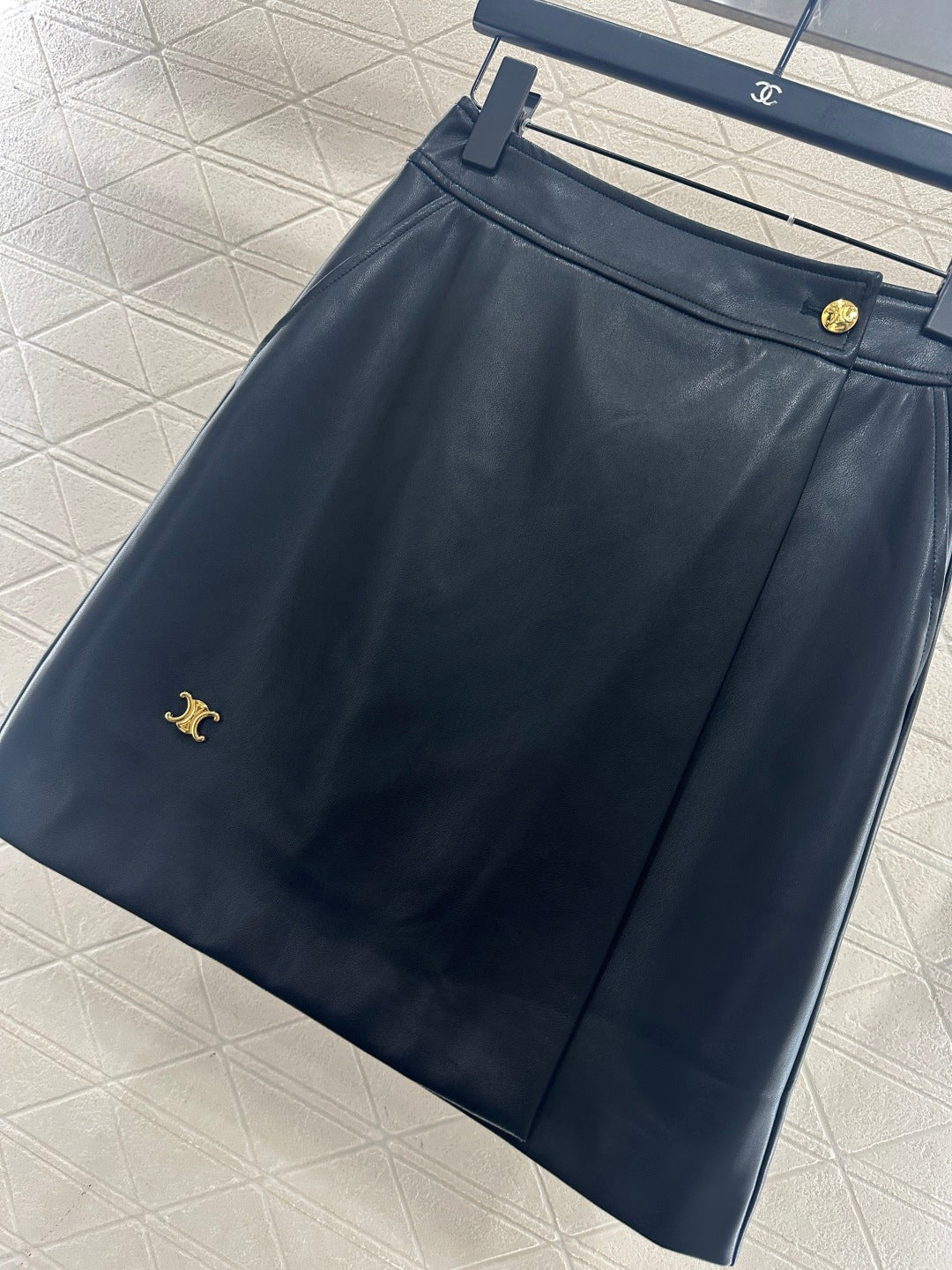New high-waisted skirt