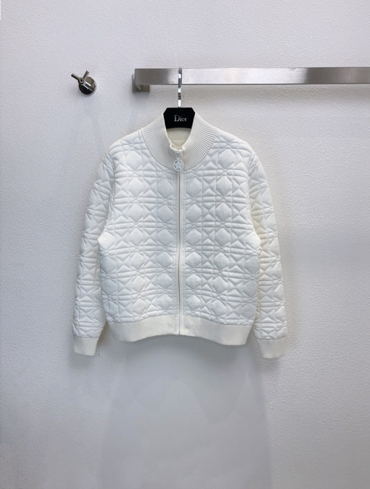 Cashmere knit sweater with star embroidery