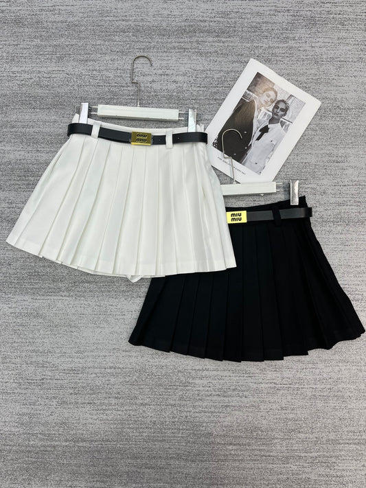 New style pleated skirt with belt.