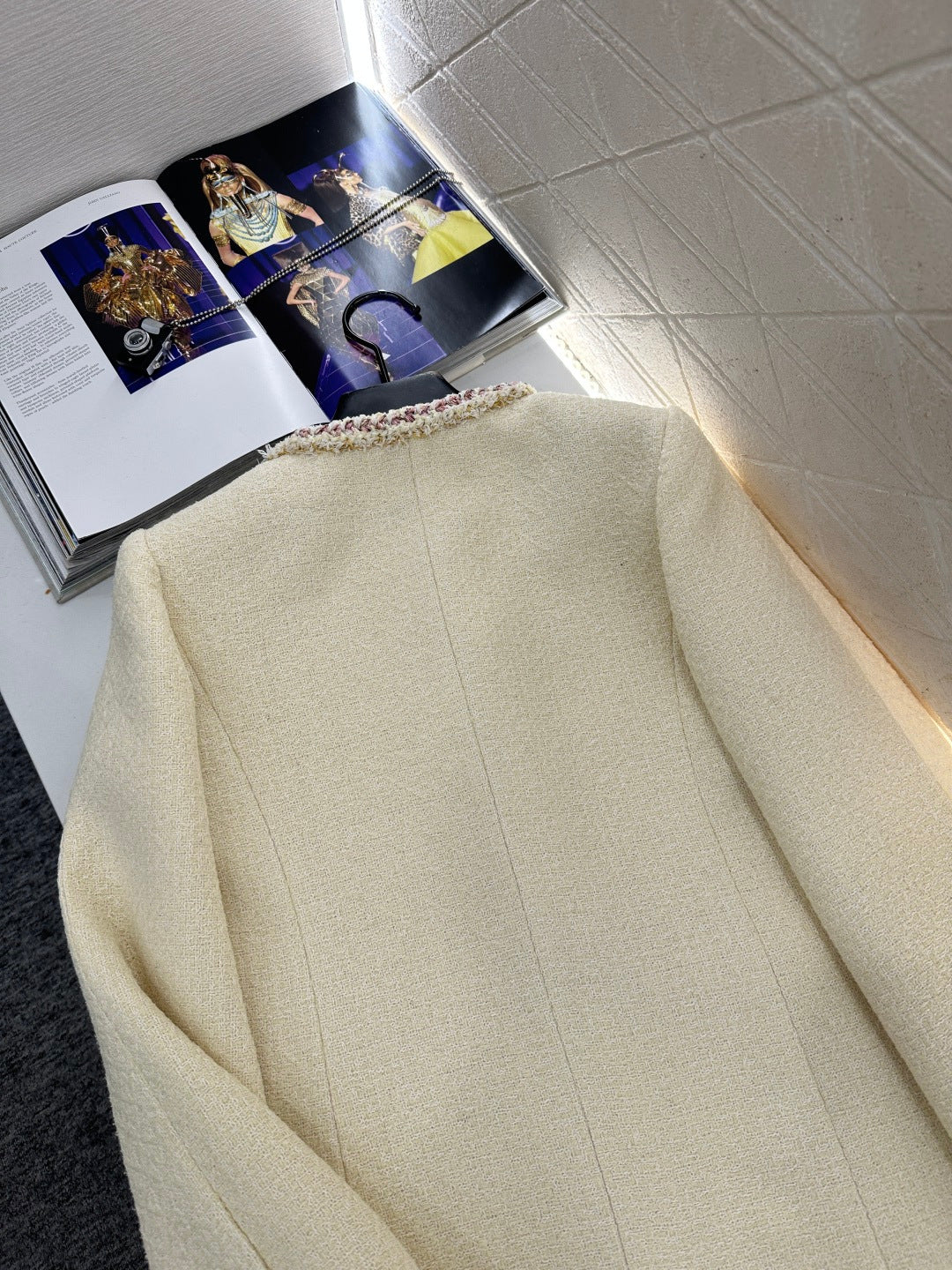Round-neck jacket with binding trim