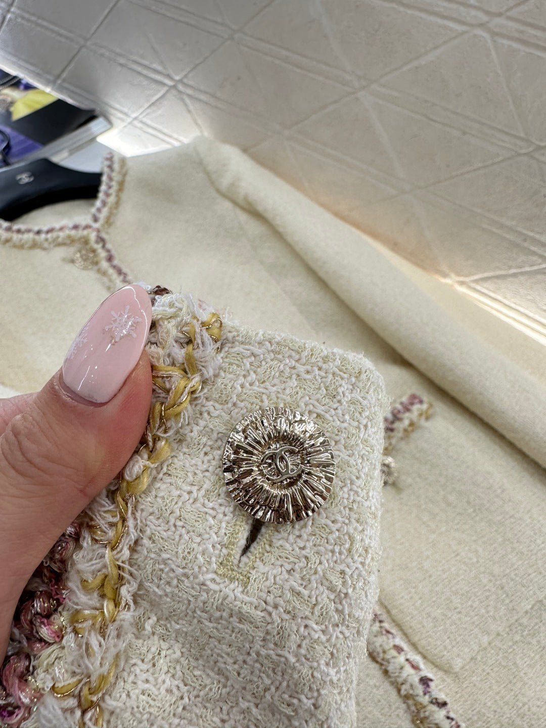 Round-neck jacket with binding trim