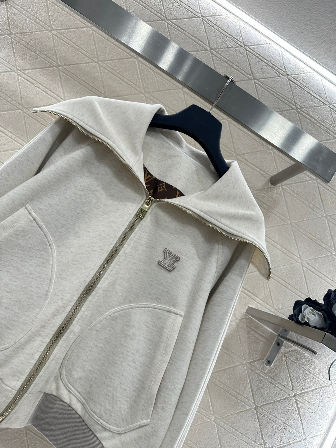 Lapel collar zip-up jacket and trousers set