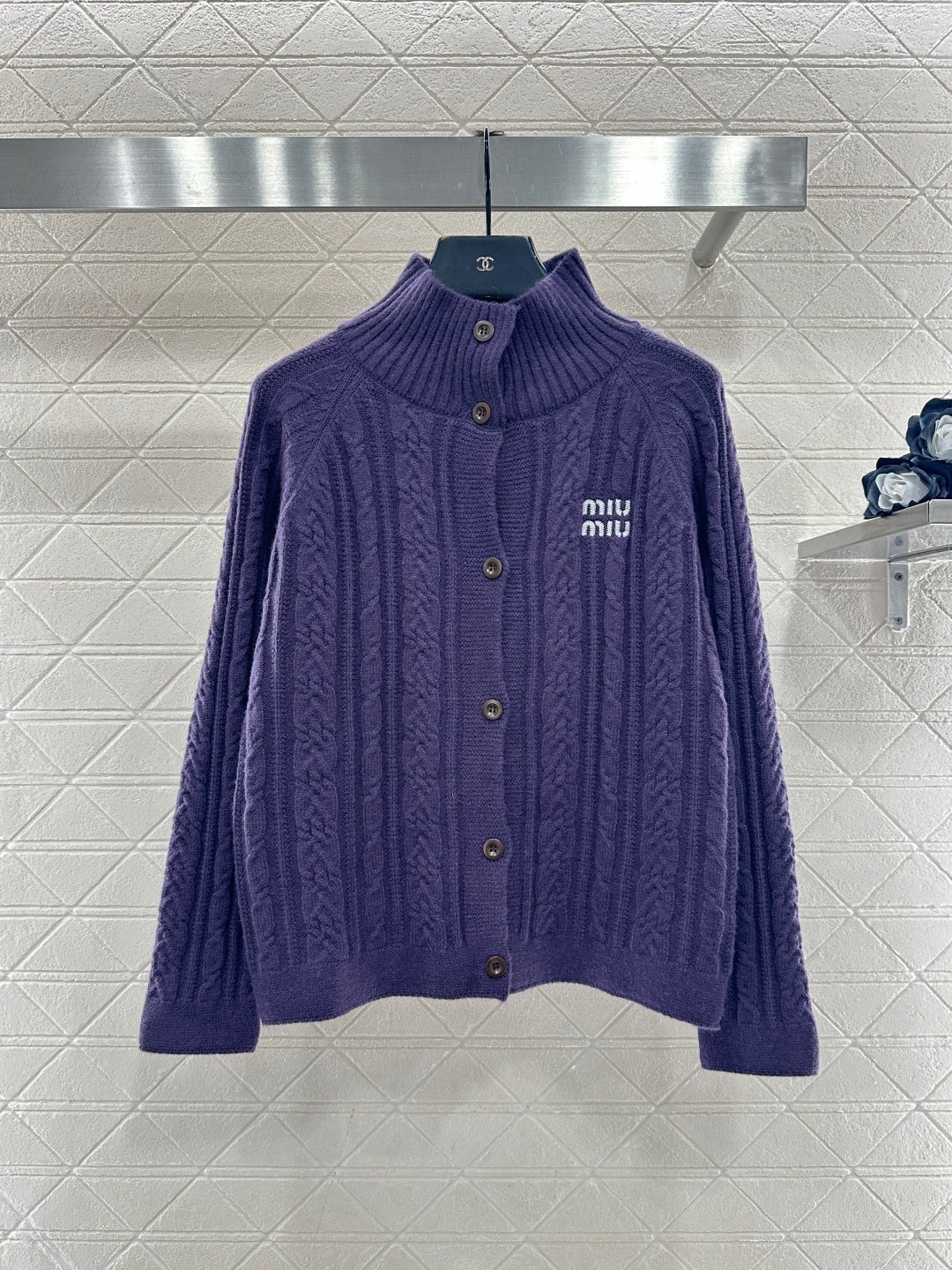 Cable knit cardigan with logo