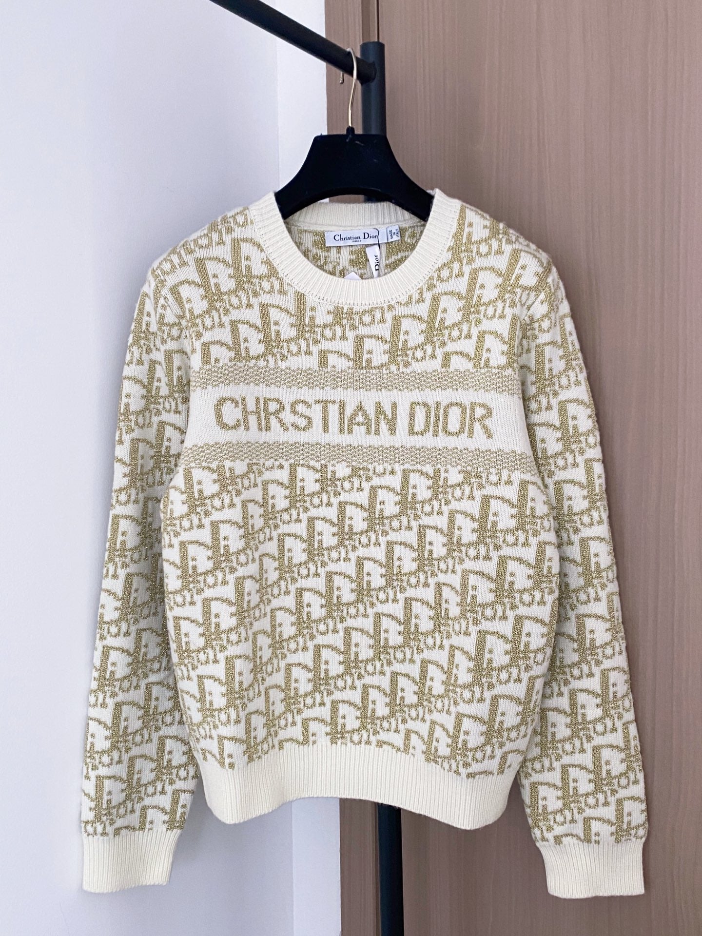 Jacquard knit sweater with a round neckline