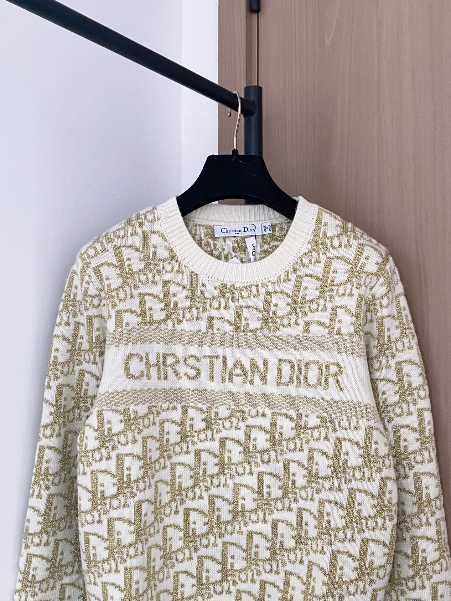 Jacquard knit sweater with a round neckline