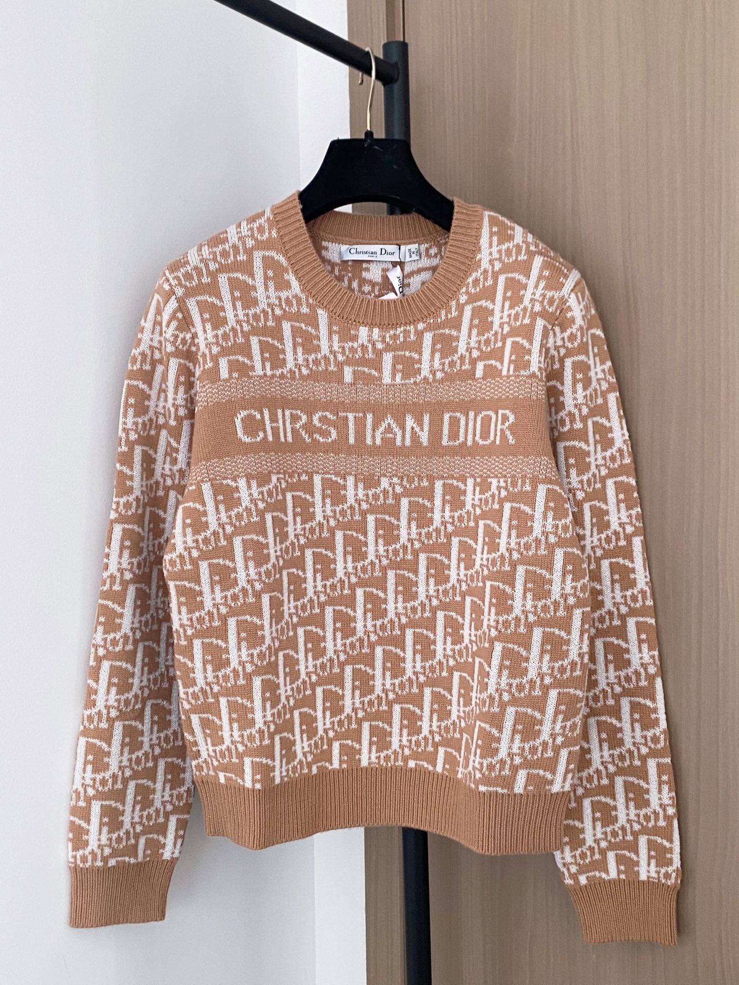 Jacquard knit sweater with a round neckline