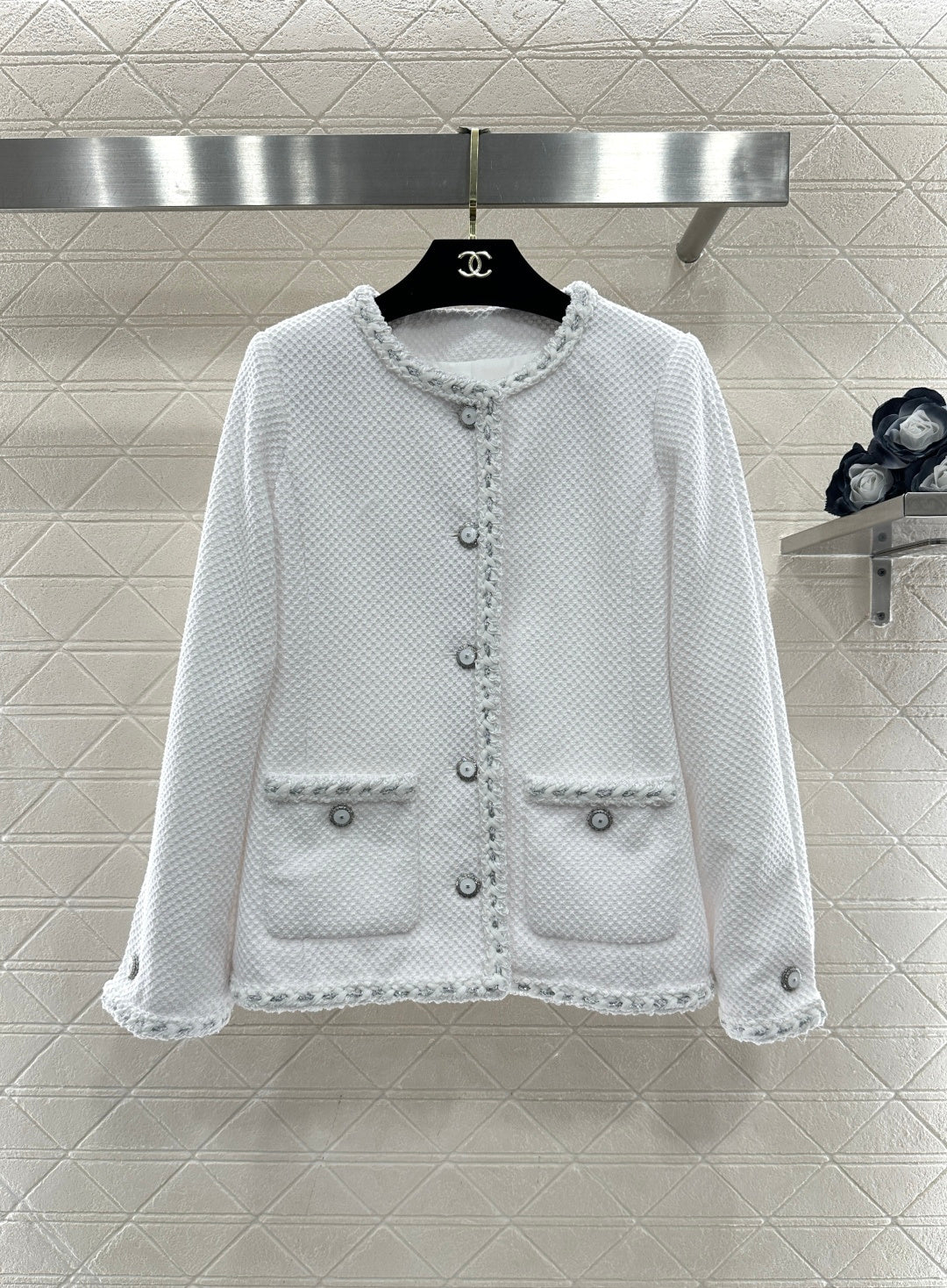 Round-neck jacket with binding trim
