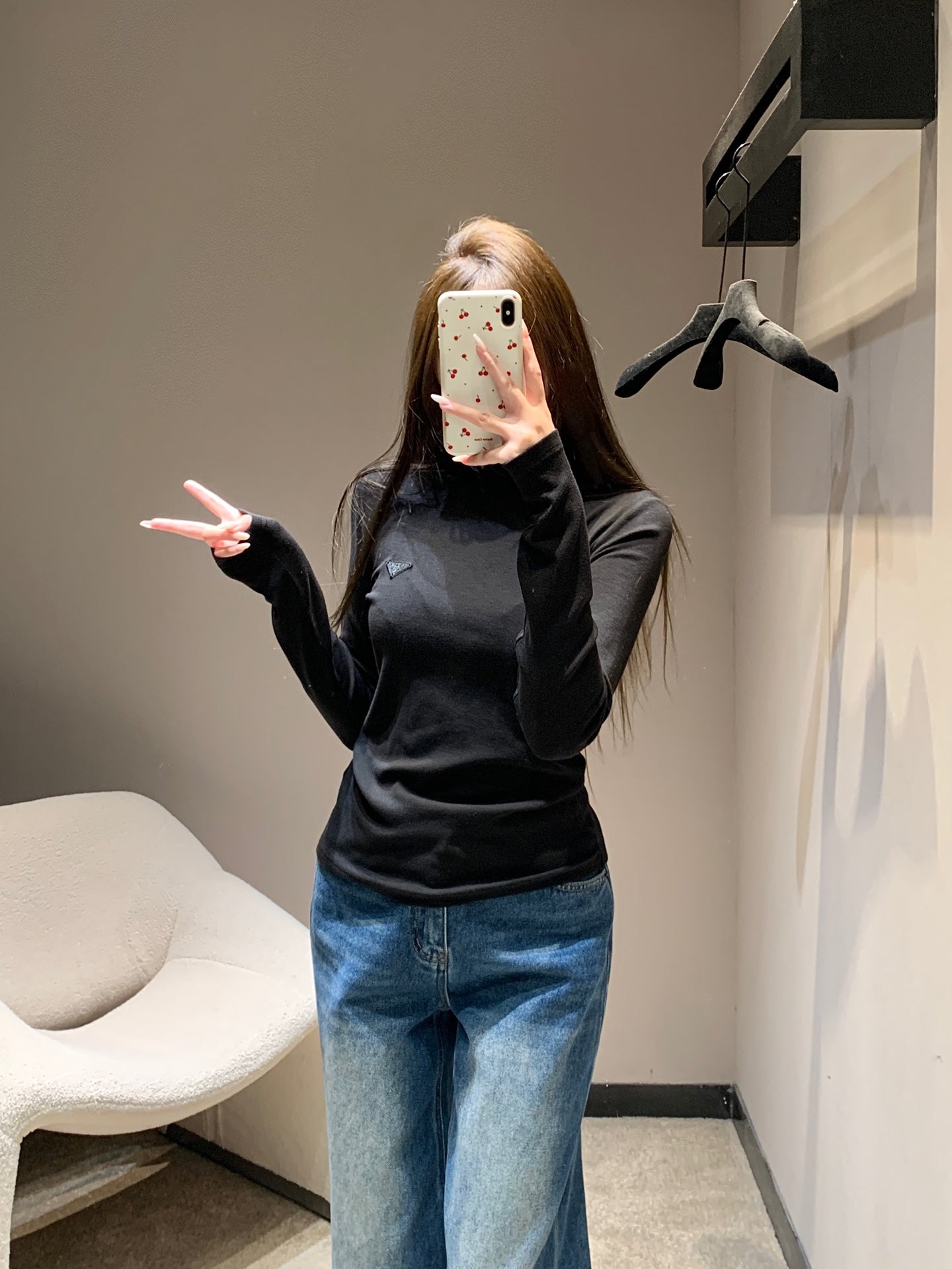 Triangular logo high-neck long-sleeved base layer shirt