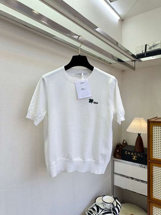 Four-leaf clover embroidered knitted short-sleeved top
