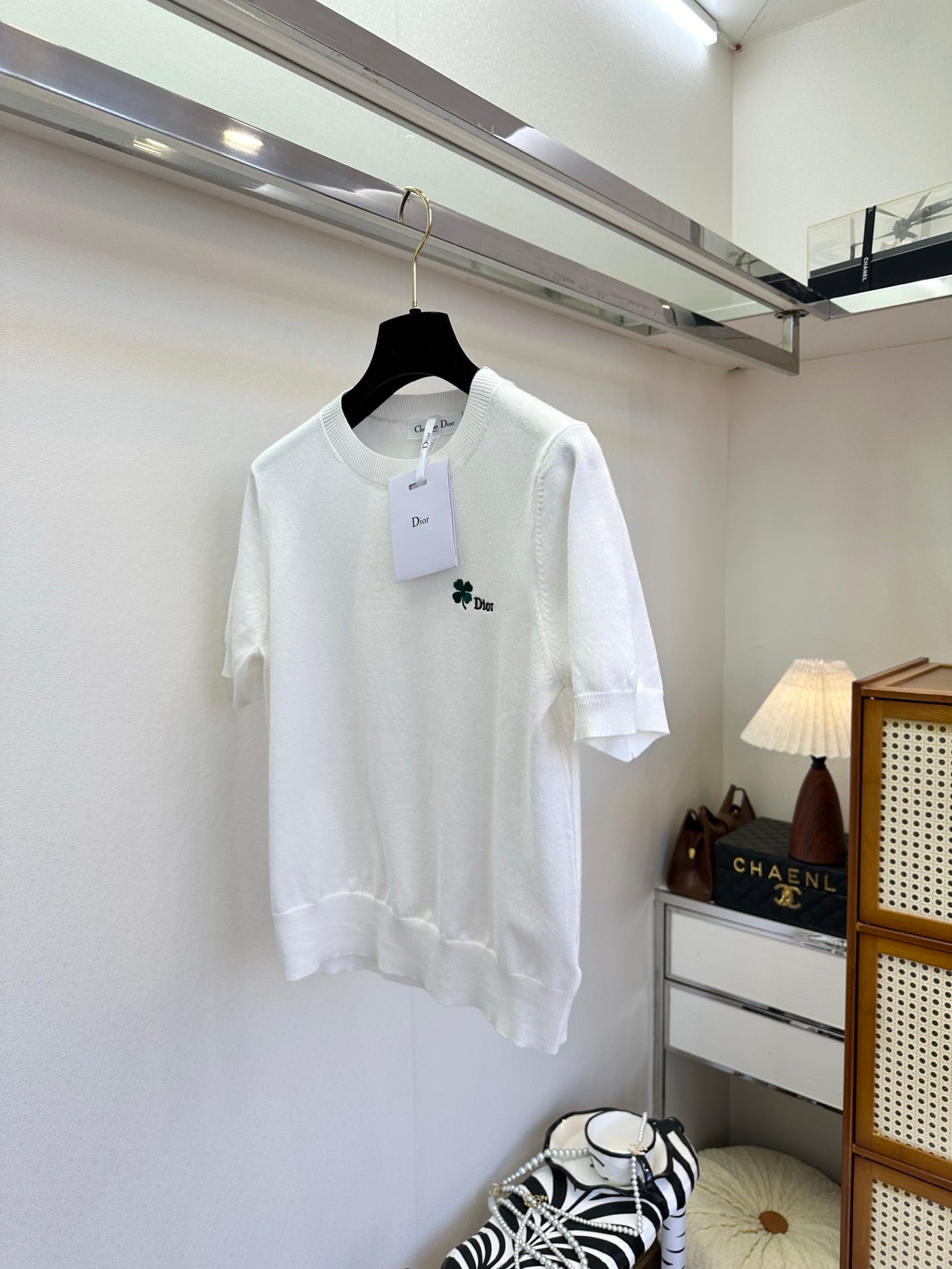Four-leaf clover embroidered knitted short-sleeved top