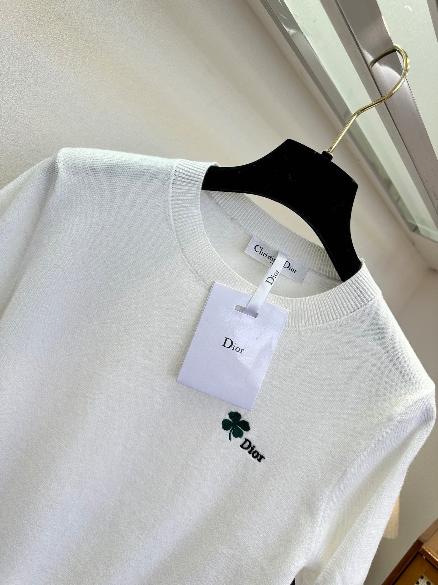 Four-leaf clover embroidered knitted short-sleeved top