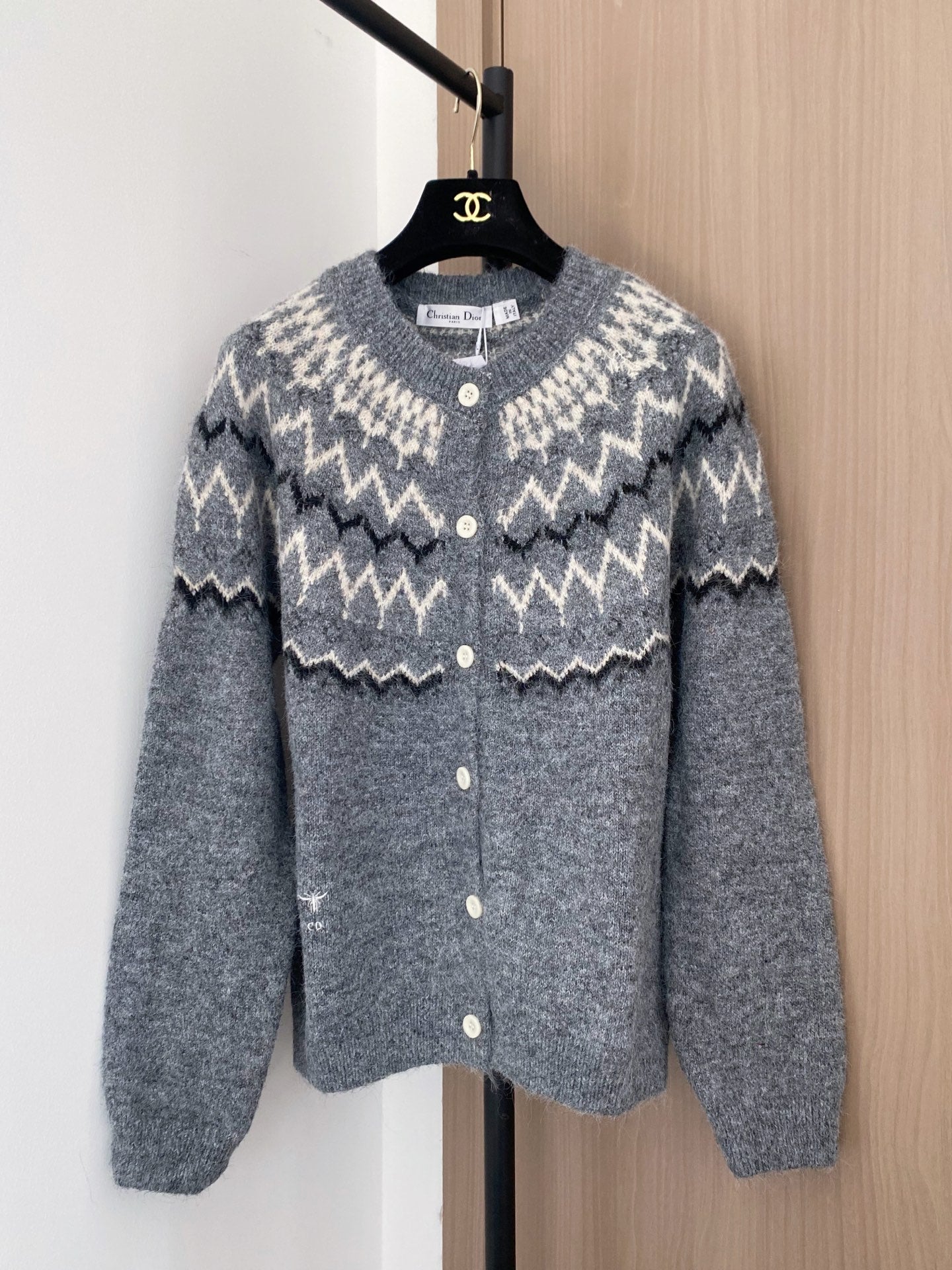 New contrasting color diamond pattern knitted cardigan