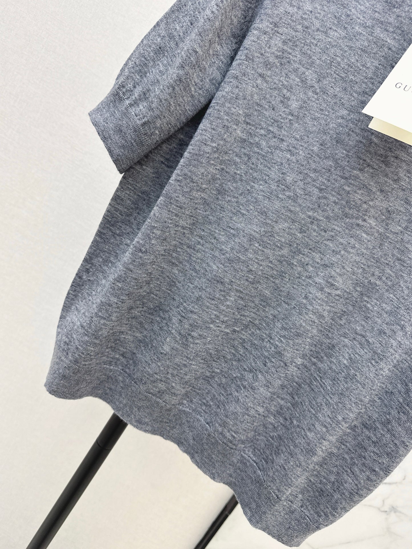 New short-sleeved knitted shirt