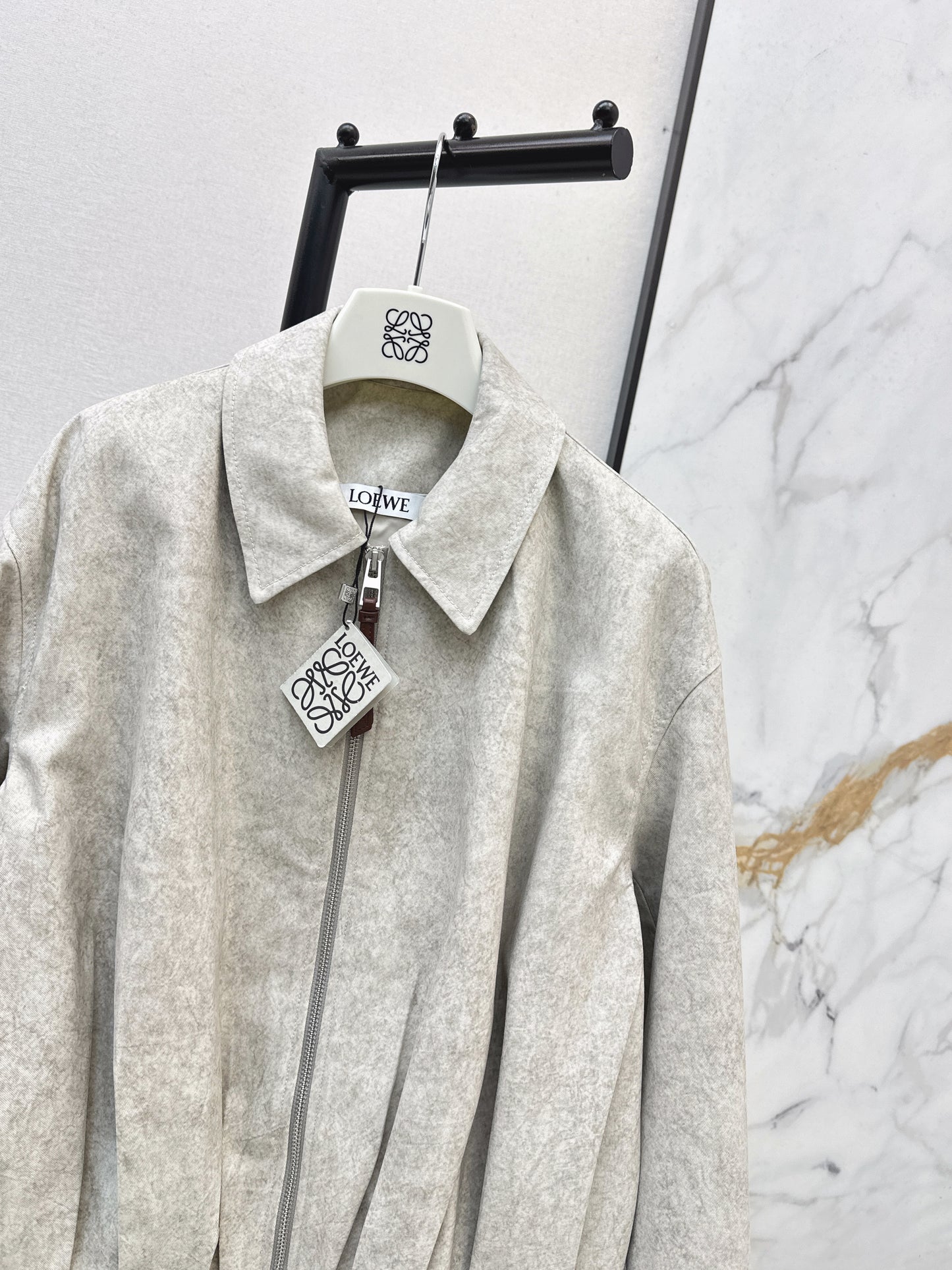 The latest pleated jacket and pleated trousers