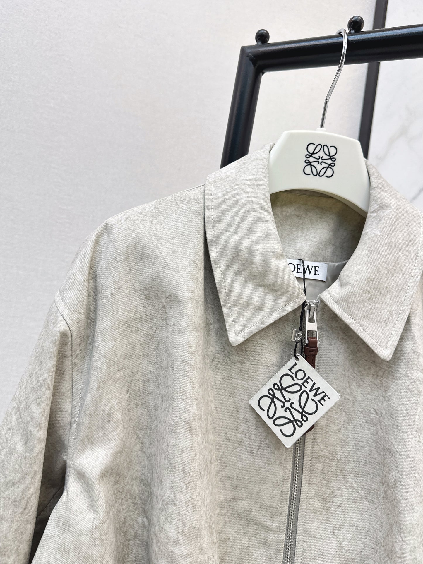 The latest pleated jacket and pleated trousers