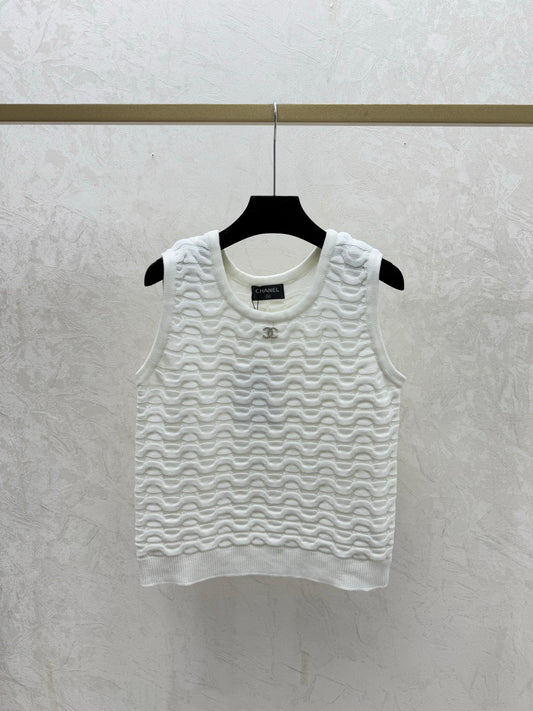 Solid color simple round neck knitted vest