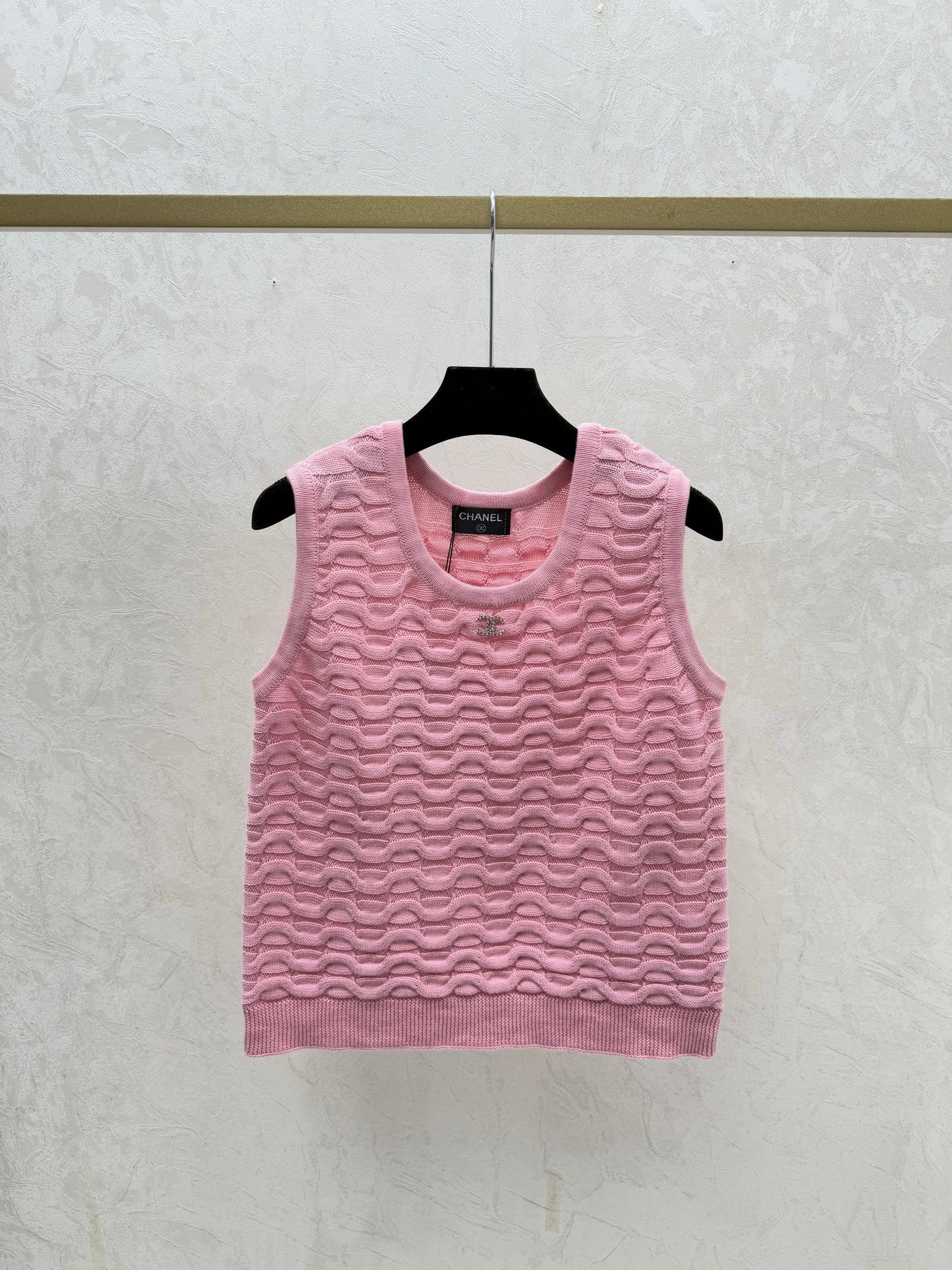 Solid color simple round neck knitted vest
