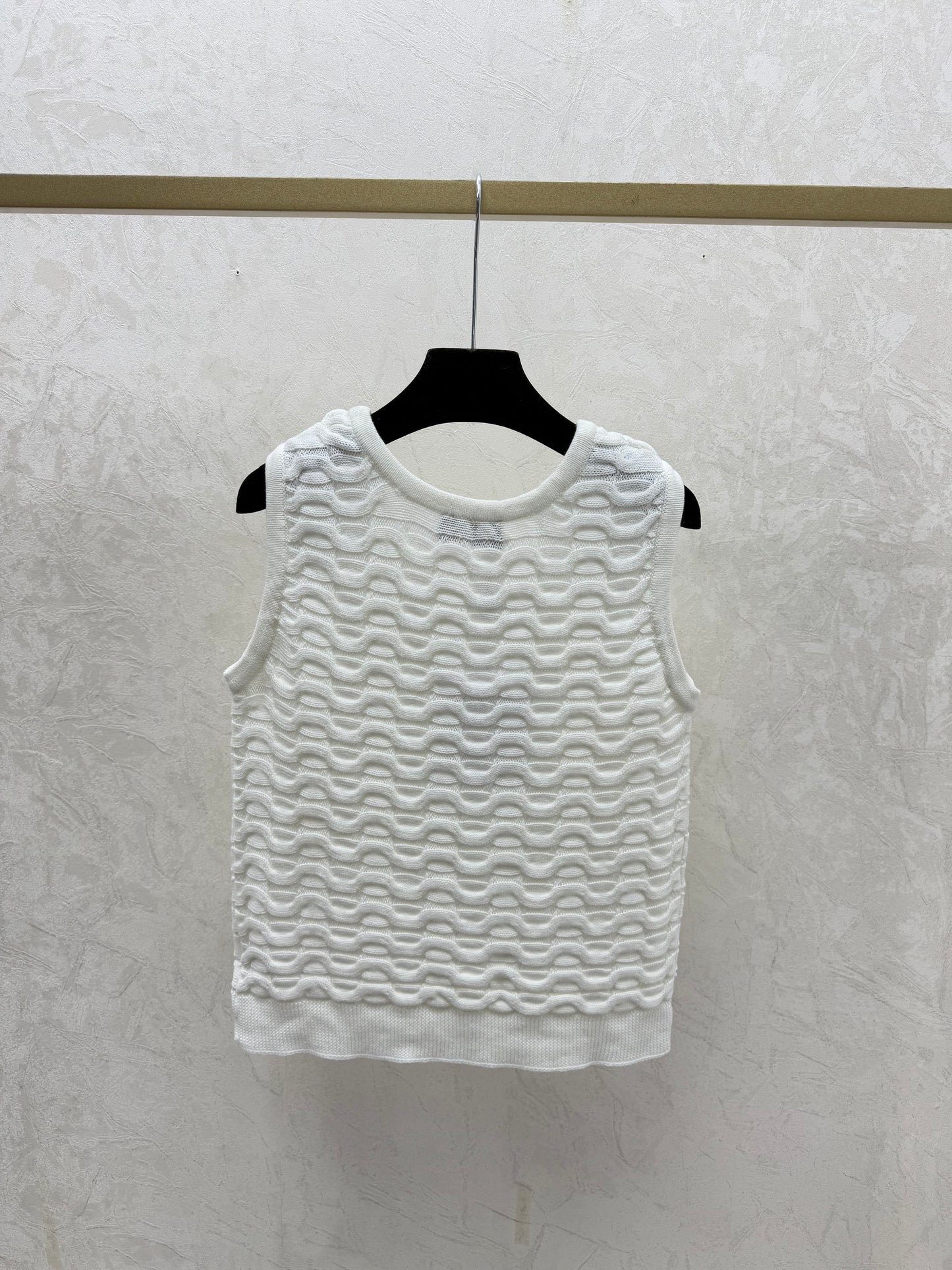 Solid color simple round neck knitted vest