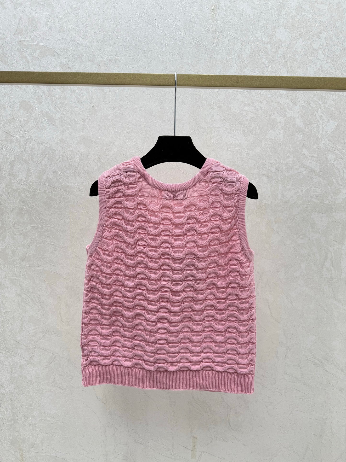 Solid color simple round neck knitted vest