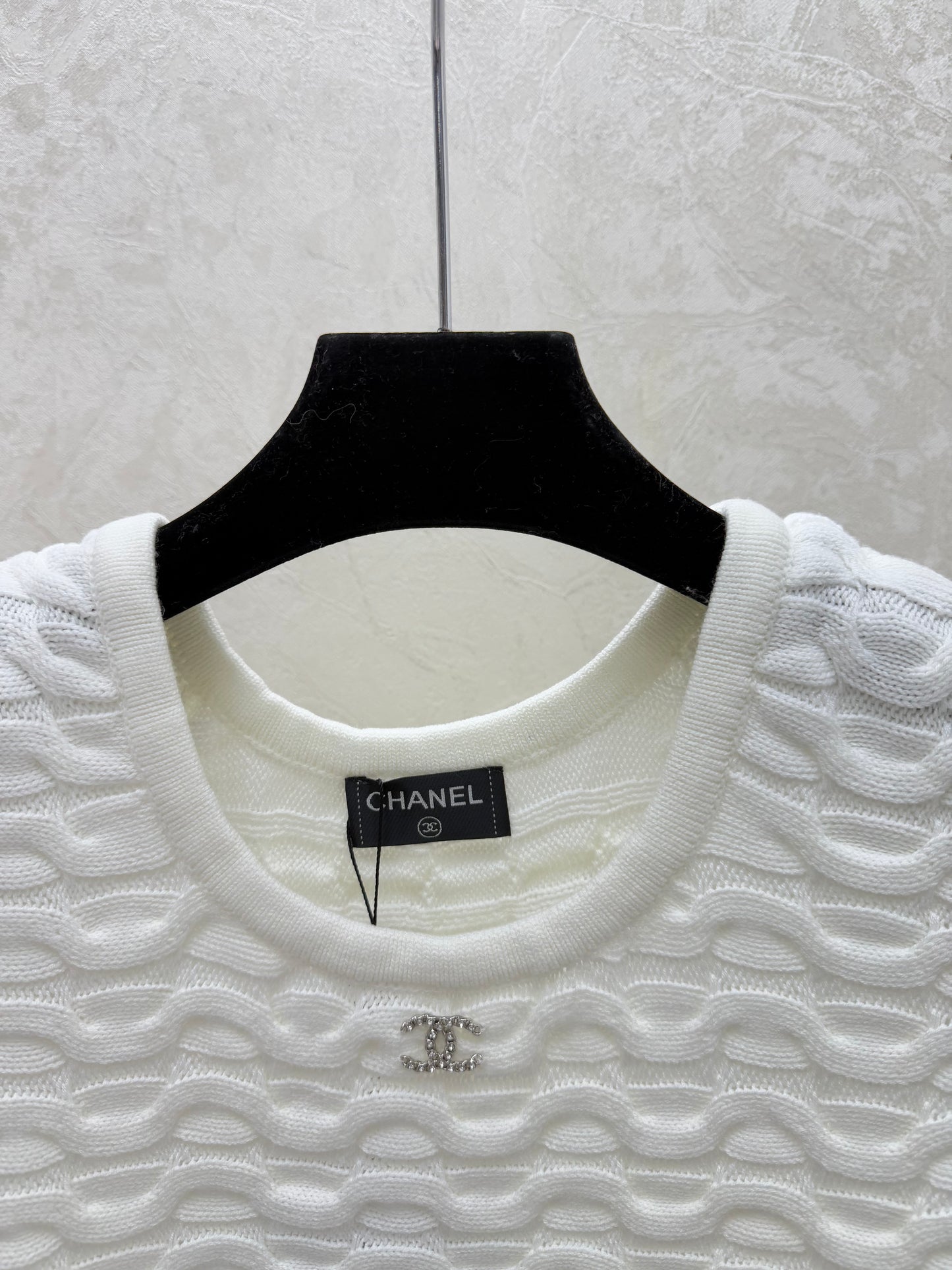 Solid color simple round neck knitted vest