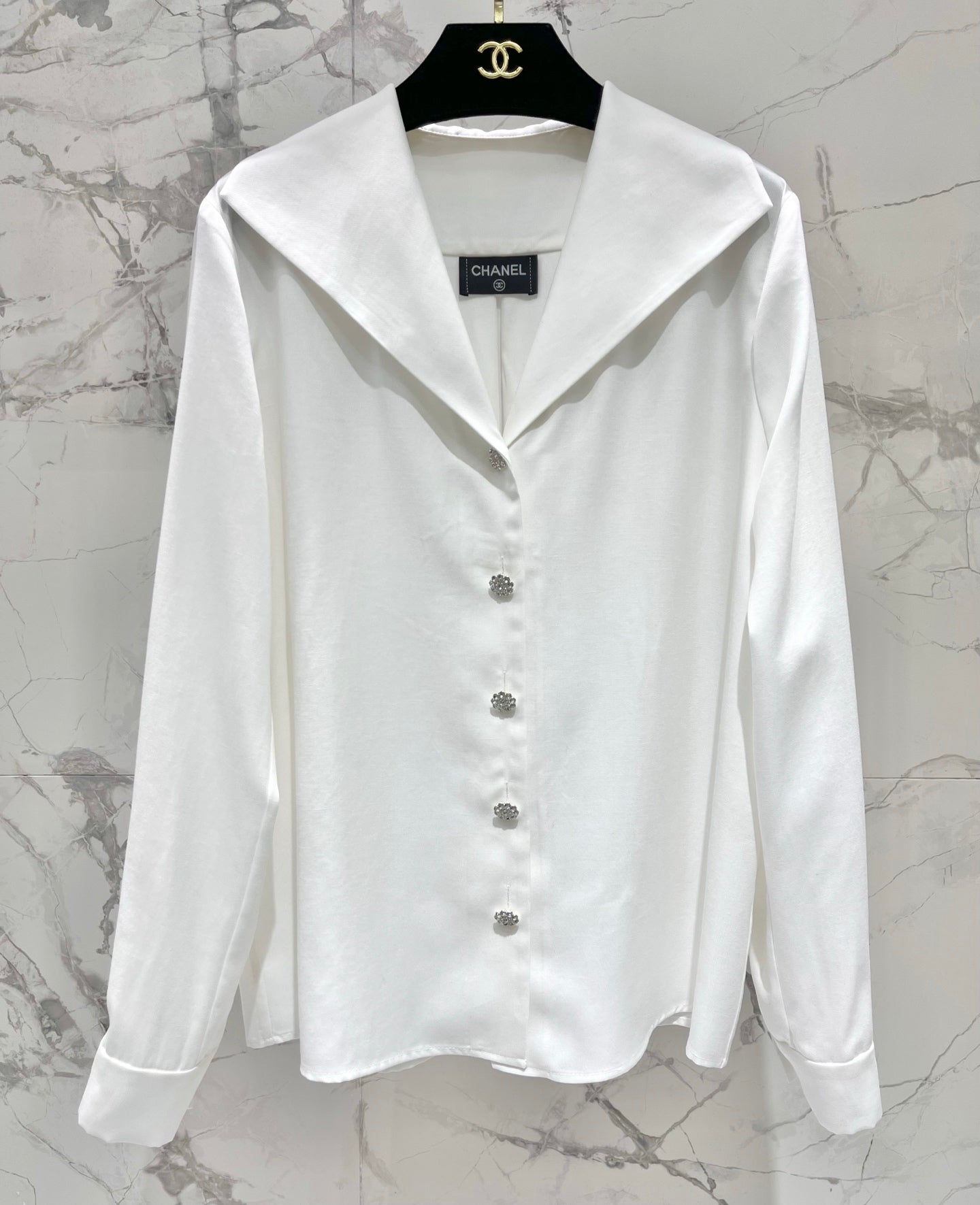 Oversized lapel V-neck shirt and wide-leg pants set