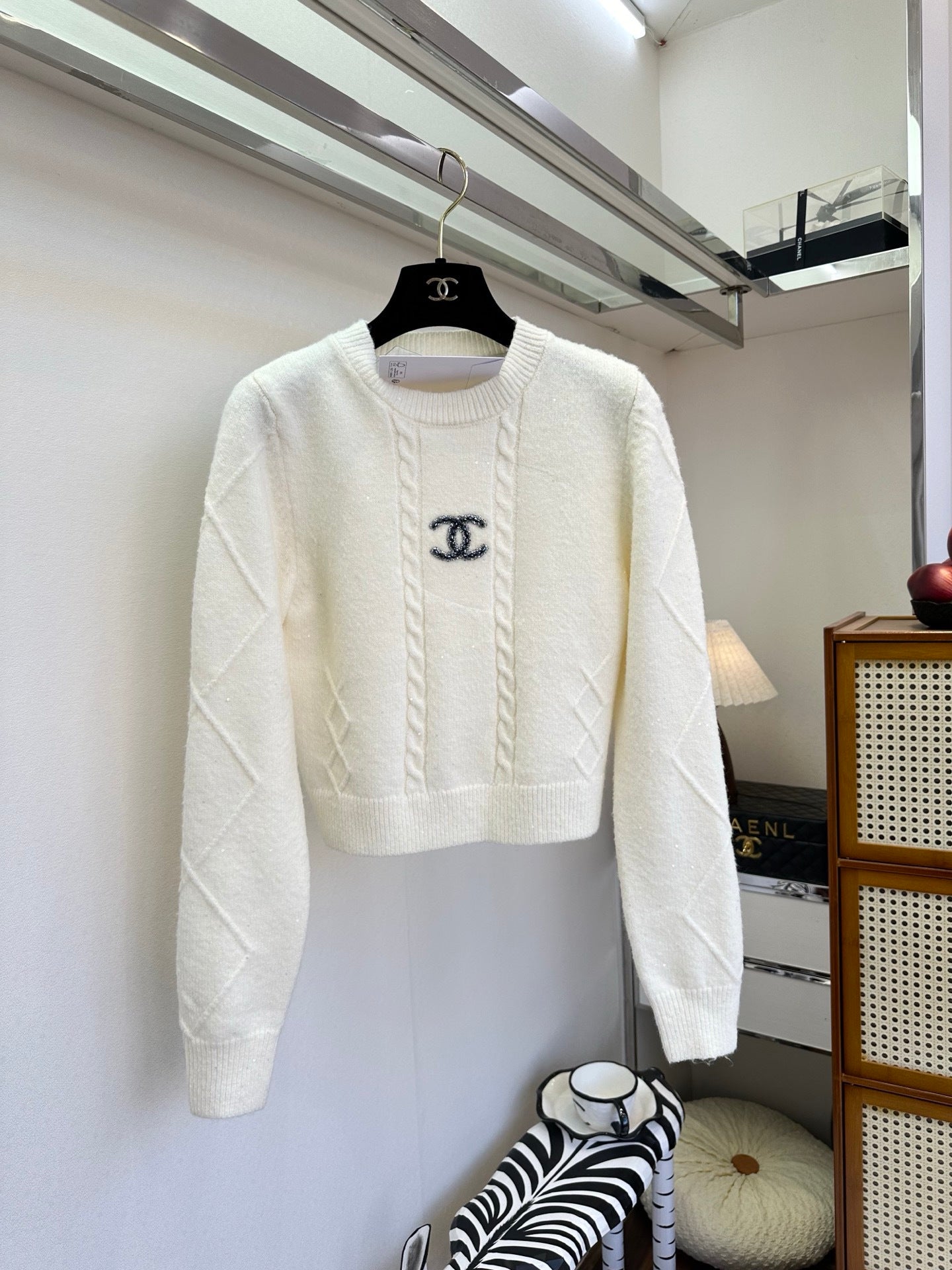 26 New Style Diamond Pattern Knitted Sweater