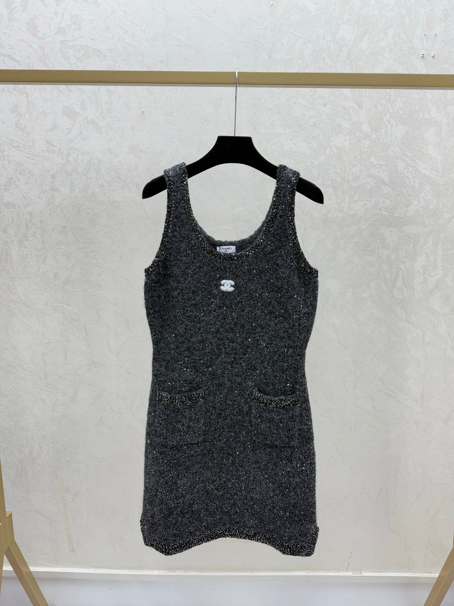 26. Solid-colored sequined knitted vest dress