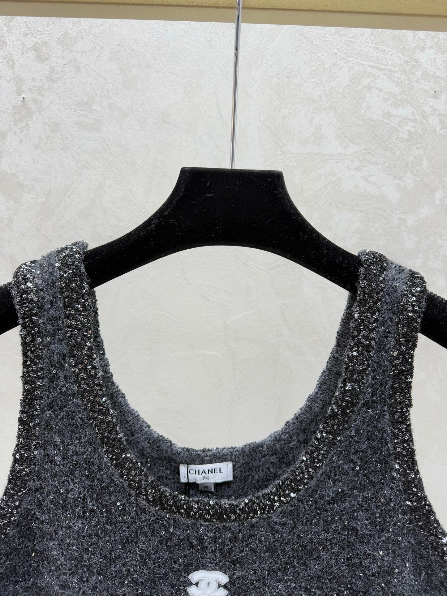 26. Solid-colored sequined knitted vest dress