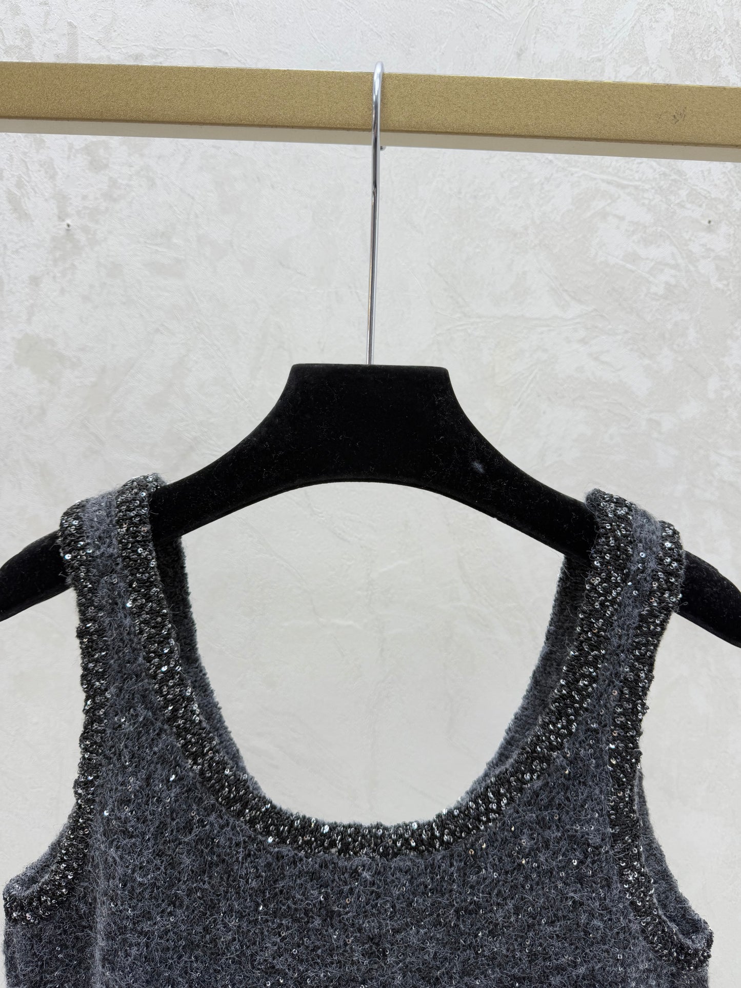 26. Solid-colored sequined knitted vest dress