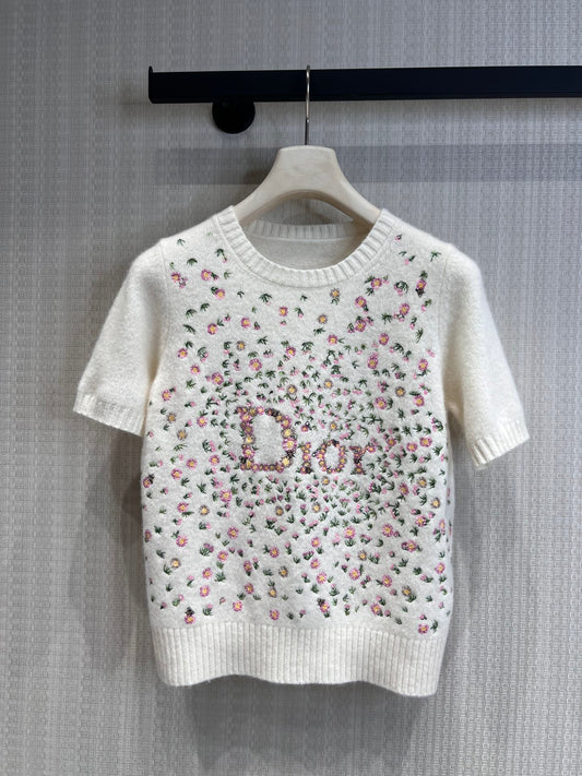 26 New Floral Embroidered Short-Sleeve Knit Top