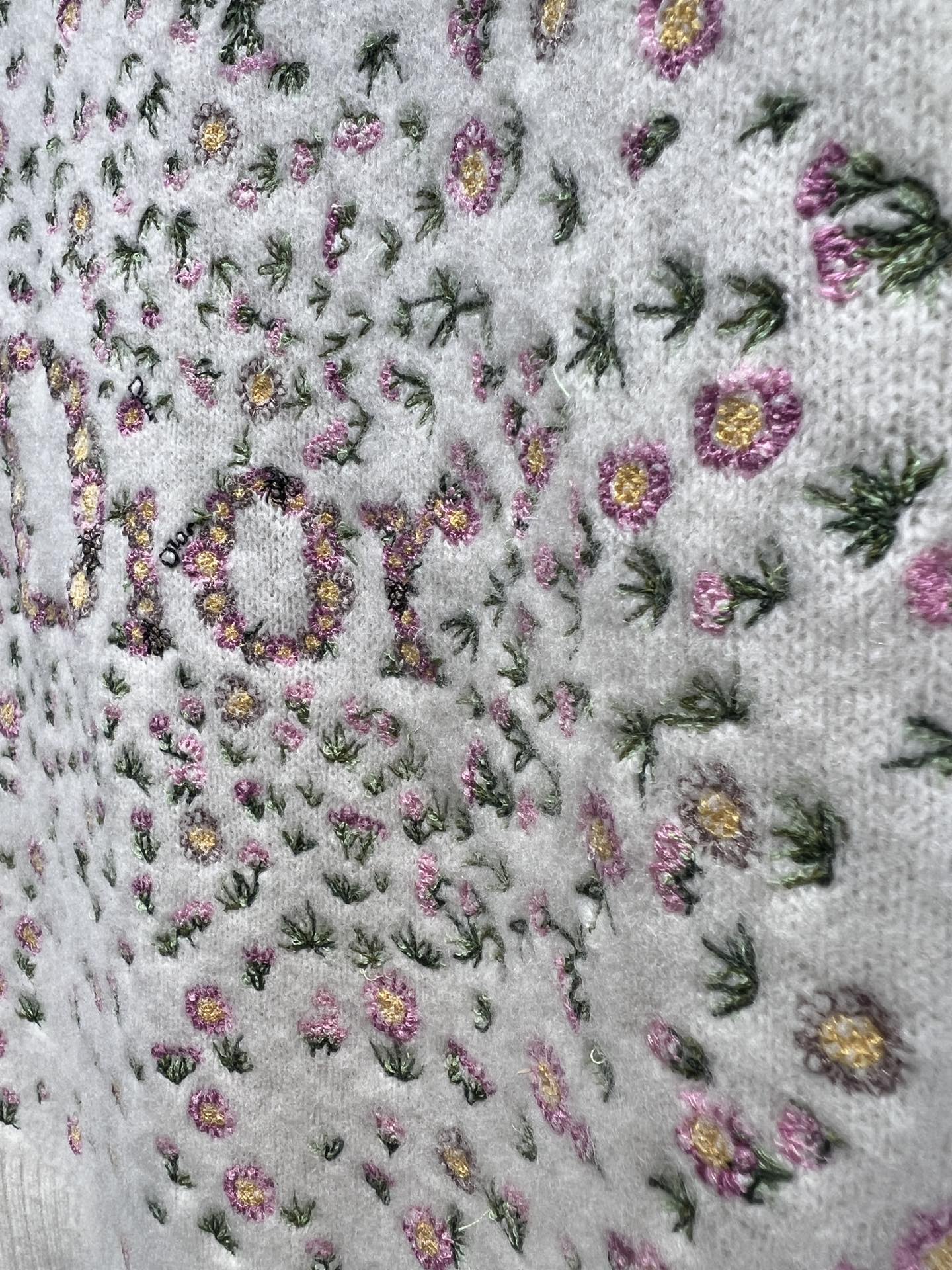 26 New Floral Embroidered Short-Sleeve Knit Top