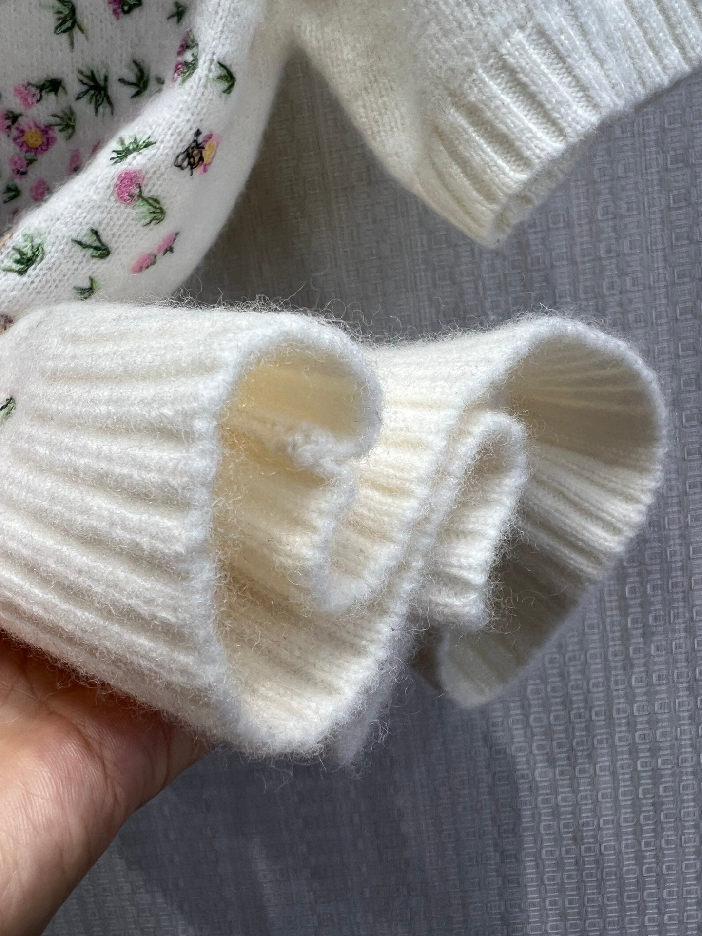 26 New Floral Embroidered Short-Sleeve Knit Top