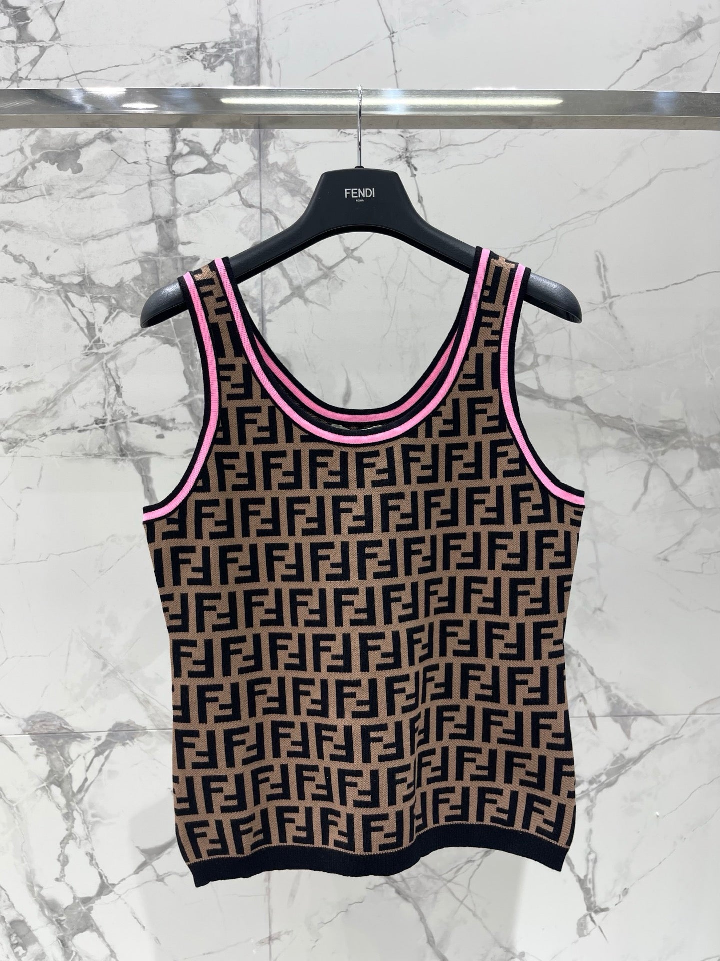 26 New Jacquard U-Neck Letter Vest