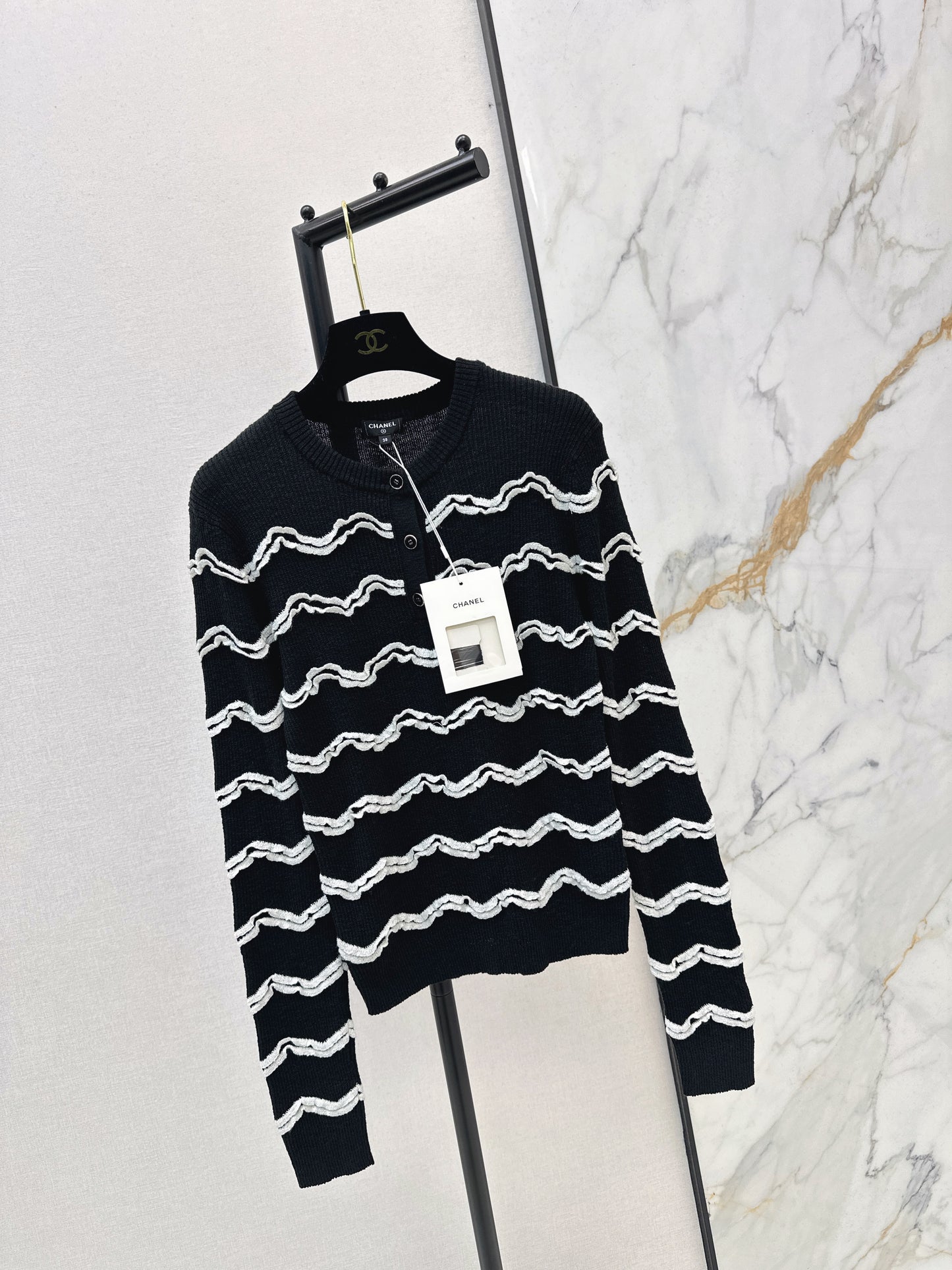 26 Newest Wave Pattern Knit Top