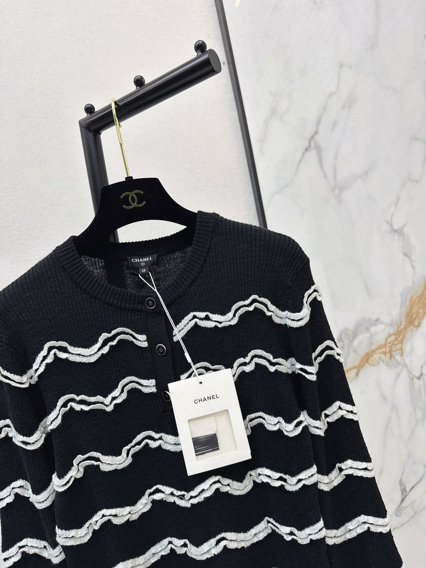 26 Newest Wave Pattern Knit Top