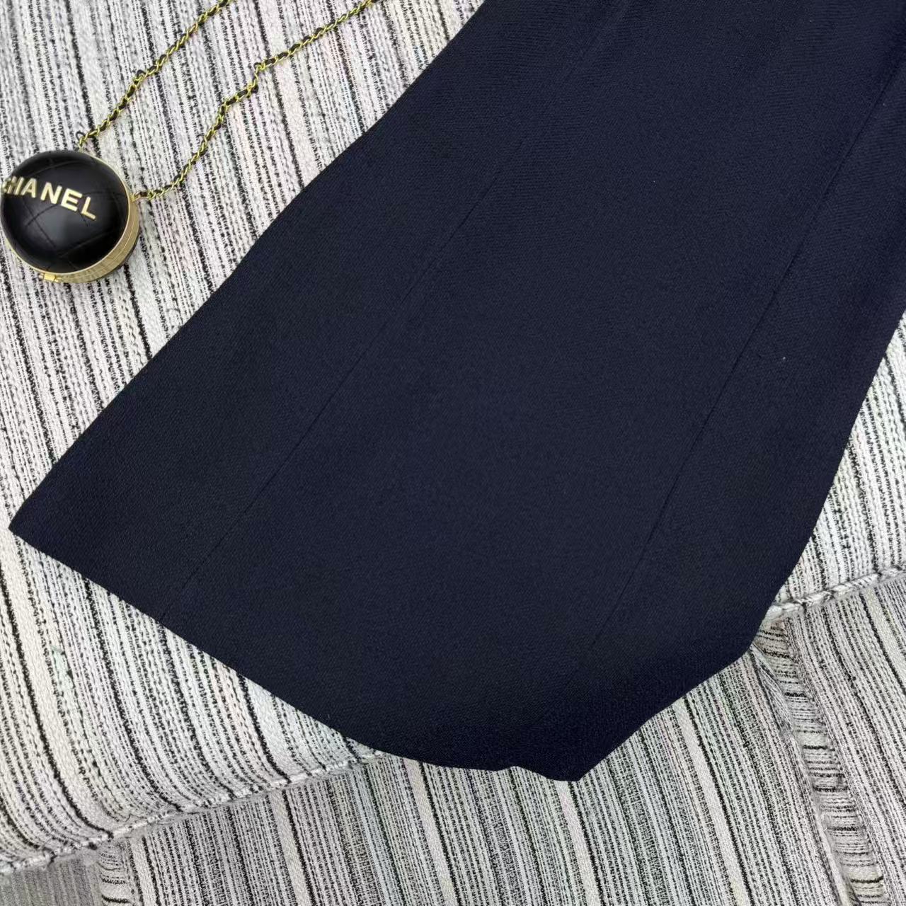 26. Round-Neck Sleeveless Dress