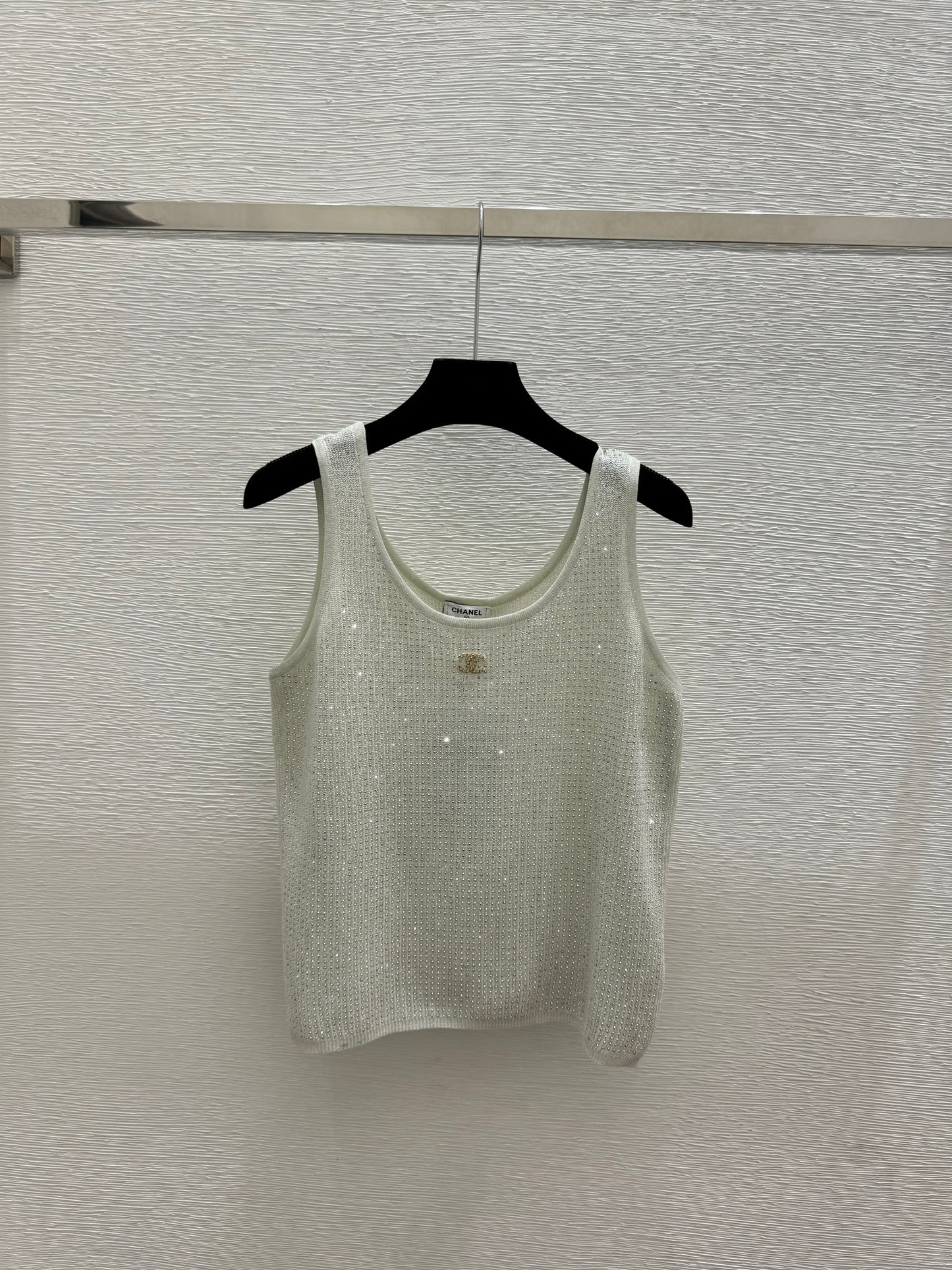 26 Rhinestone-Embellished Crew Neck Knit Vest