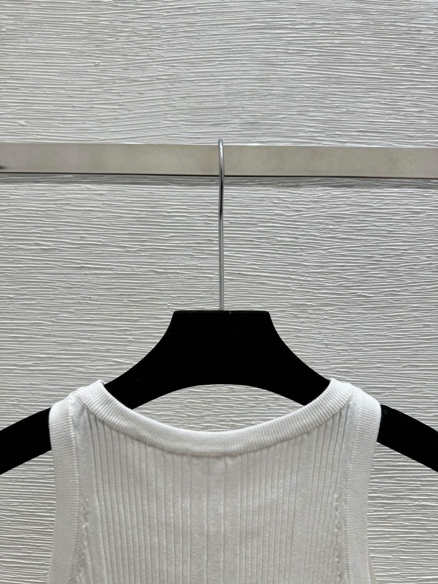 26. Simple Crew-Neck Knitted Vest