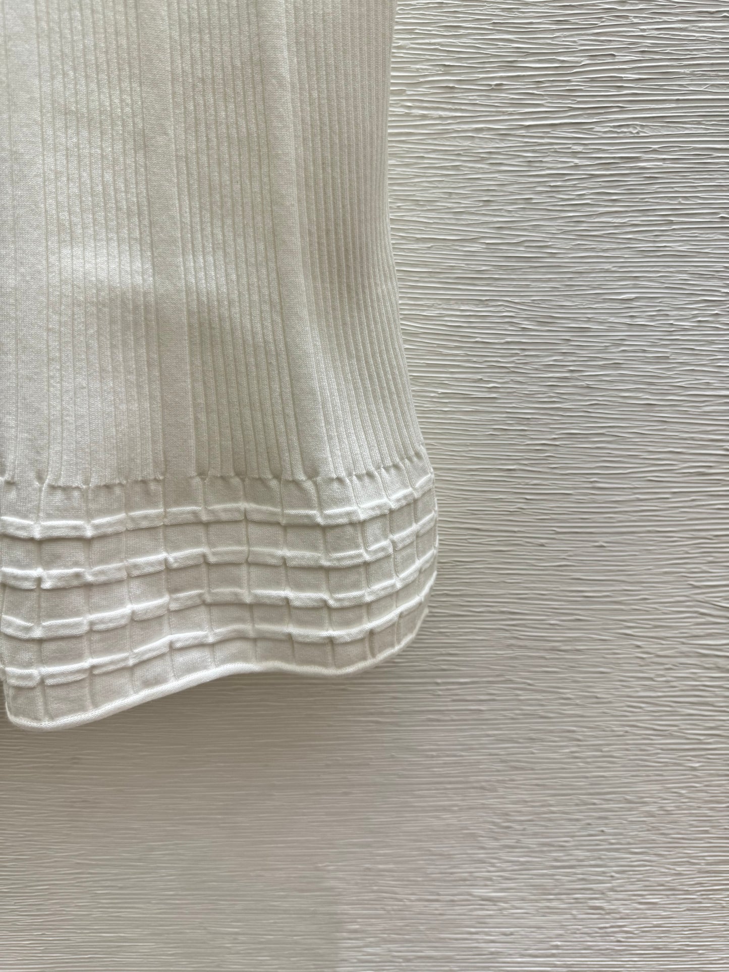 26. Simple Crew-Neck Knitted Vest