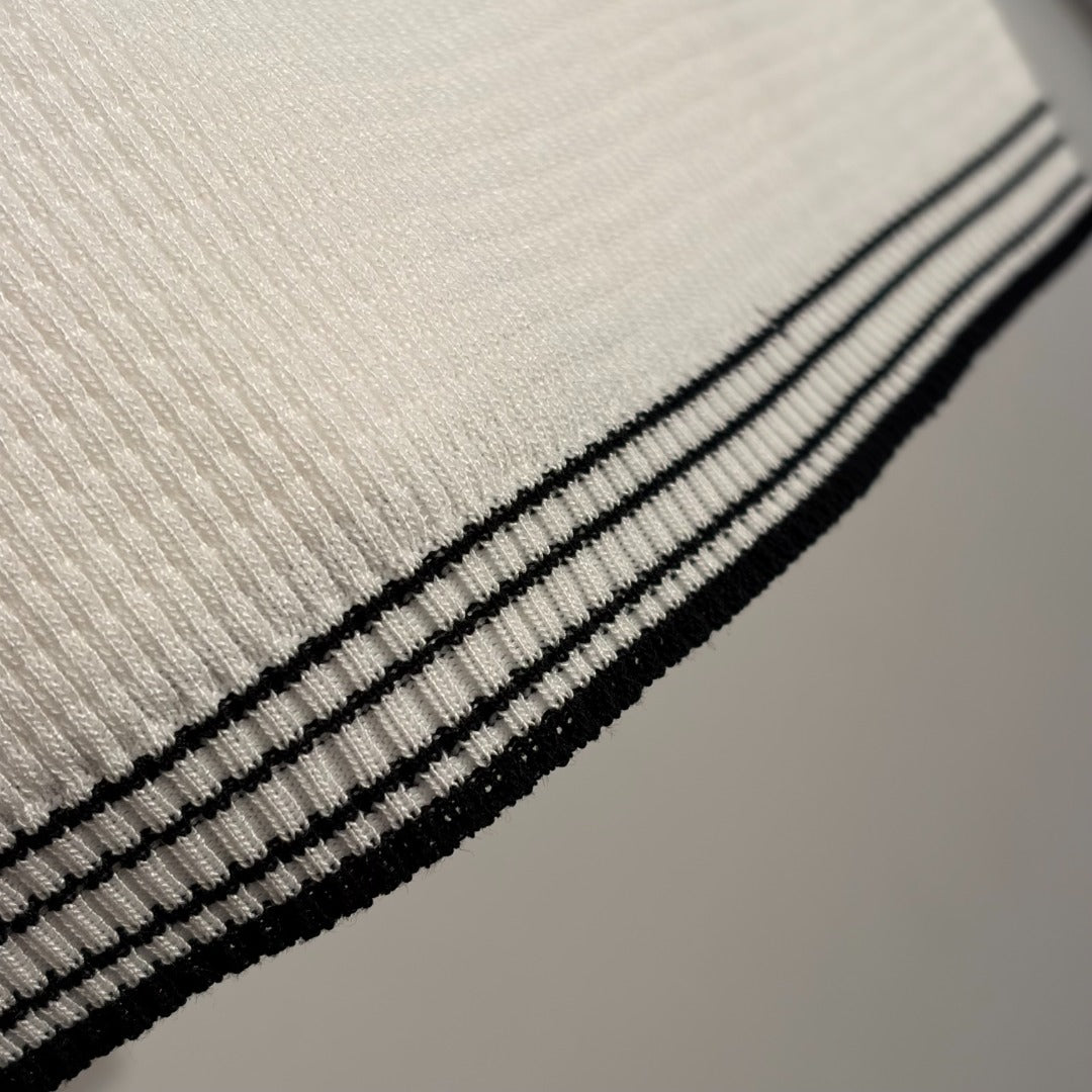 26 Color-block Knitted Vest with Brooch